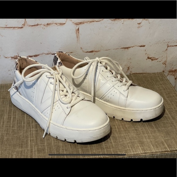Vionic Women's Simasa Platform Sneaker 6.5